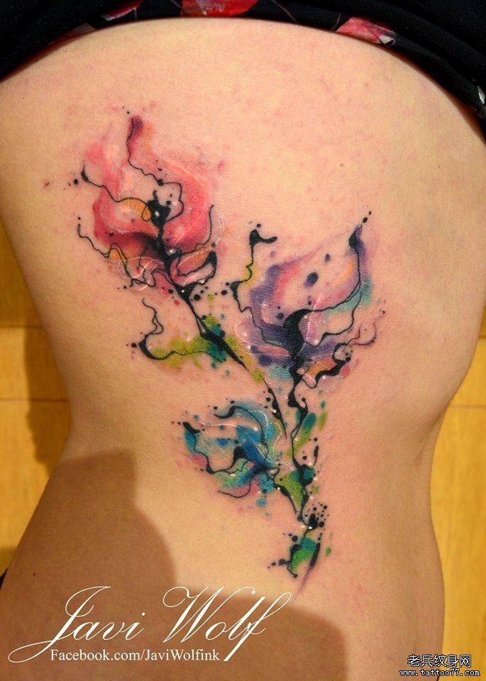 侧腰泼墨彩色花卉纹身图案