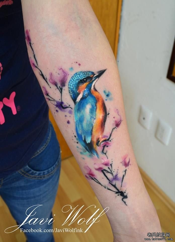 小臂彩色中国风小鸟写实纹身图案