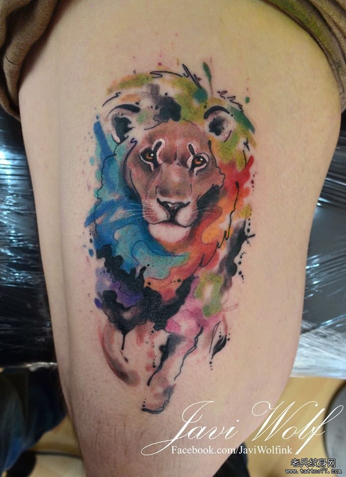 大腿彩色泼墨狮子纹身图案