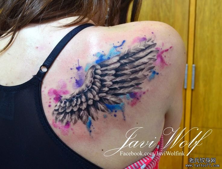 背部翅膀彩色泼墨纹身图案