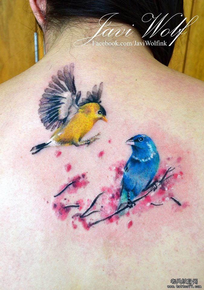 背部中国风鸟彩色泼墨纹身图案