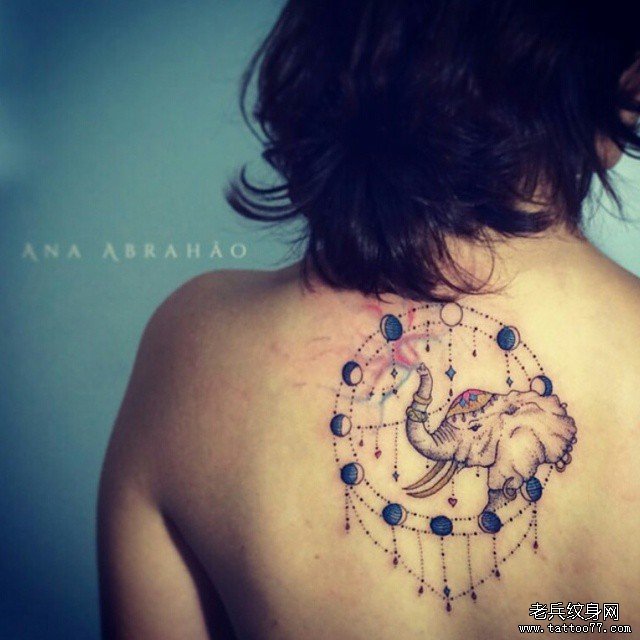 背部大象蕾丝纹身图案