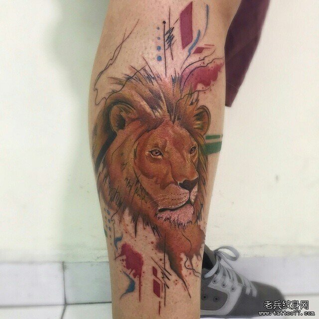 小腿欧美狮子头像彩色纹身图案