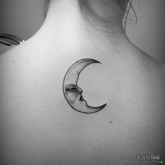 背部小清新月亮点刺纹身图案