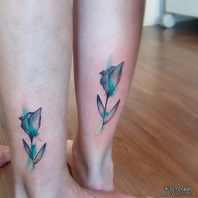 脚踝彩色花蕊个性纹身图案