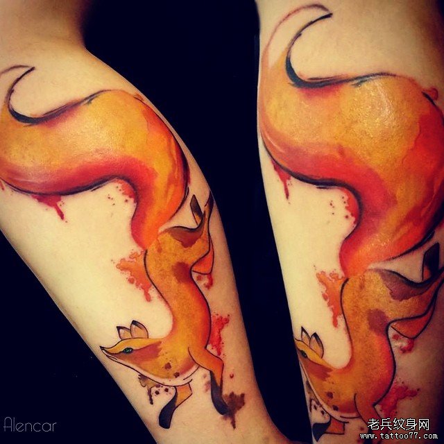 小腿泼墨彩色欧美狐狸纹身图案