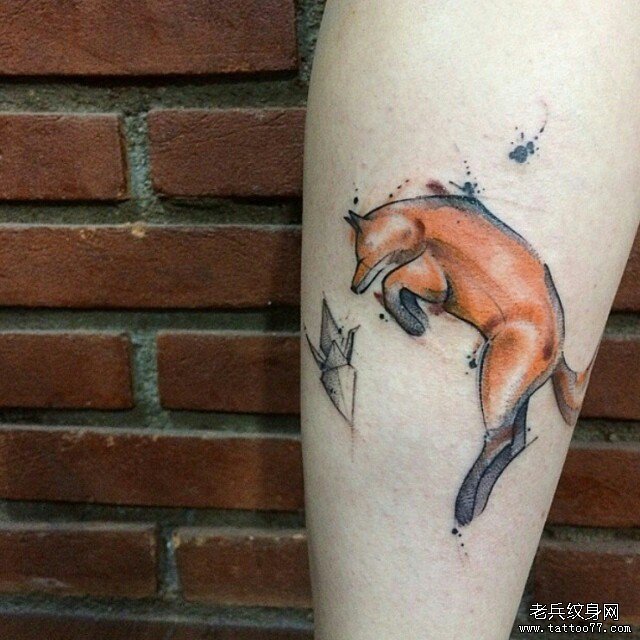 小腿彩色狐狸个性纹身图案