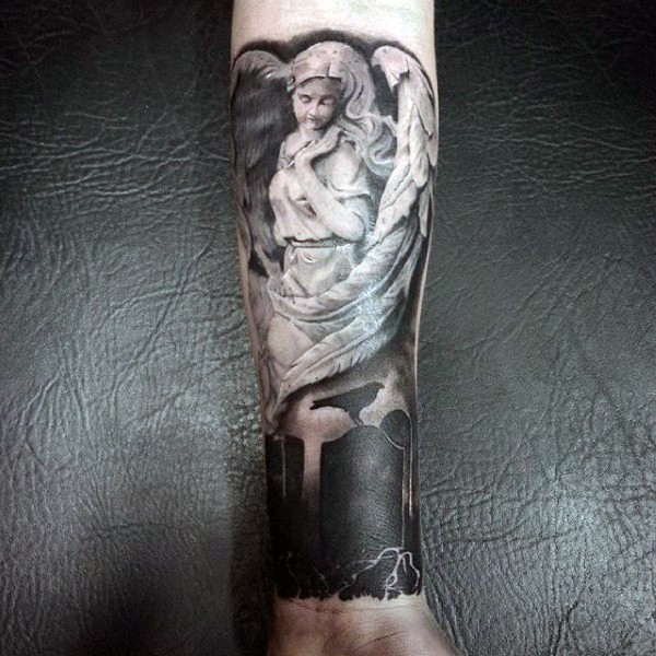 小臂可爱的白色天使雕像纹身图案