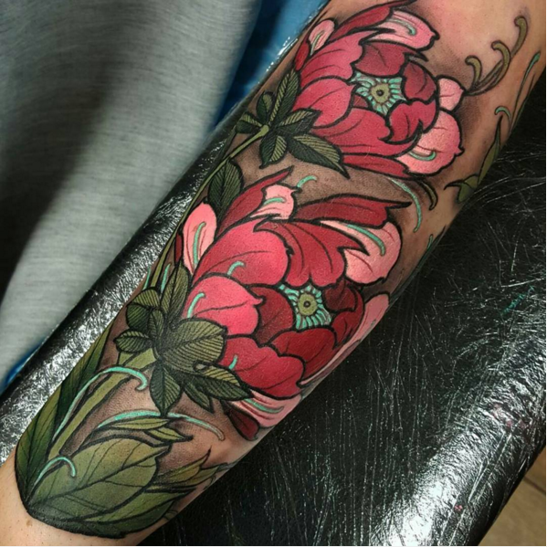 现代风格彩色美丽的花朵手臂纹身图案