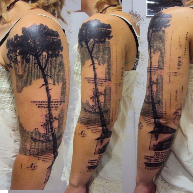 手臂现代风格的大树与字符船锚纹身图案