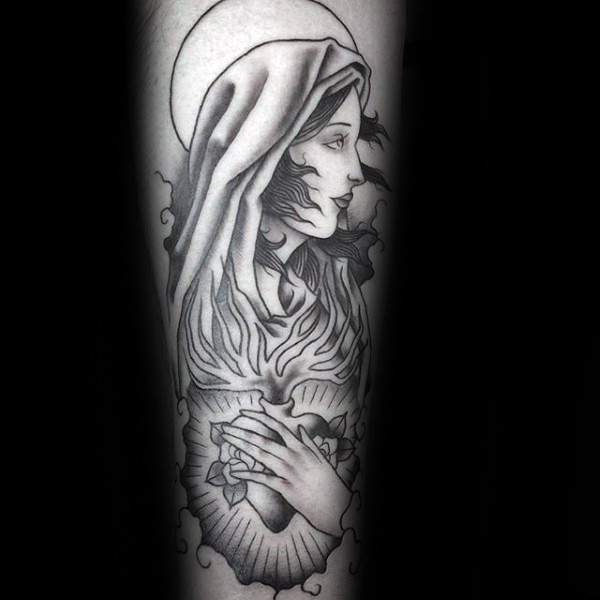 黑色的女人与圣心手臂纹身图案