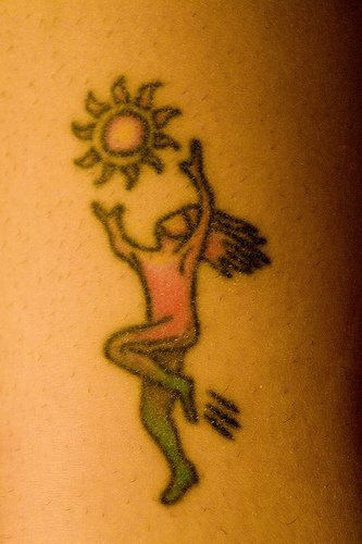 女孩和太阳脚踝纹身图案