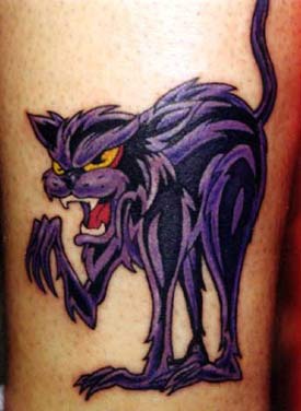 愤怒的紫色猫纹身图案