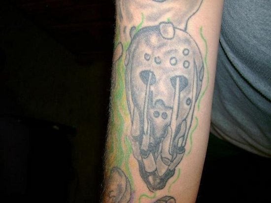 手臂可爱的小外星人纹身图案