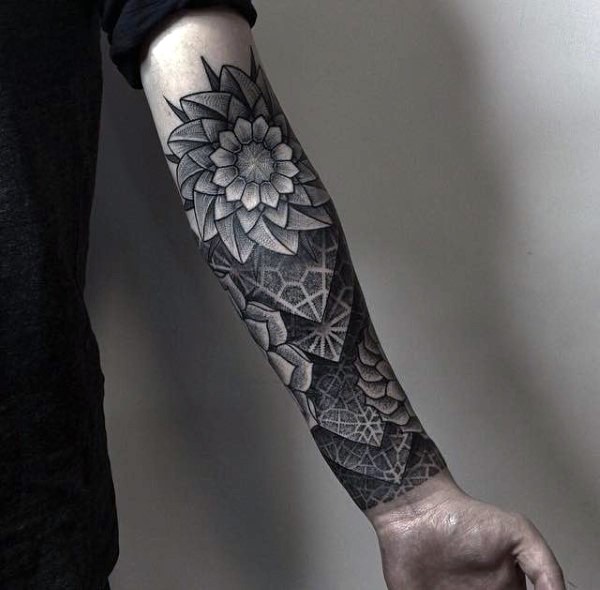 手臂3D风格漂亮的黑色部落花朵纹身图案