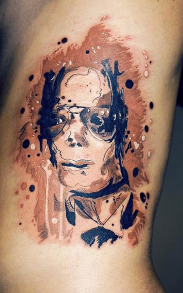 手臂抽象风格的彩色迈克尔杰克逊肖像纹身图案