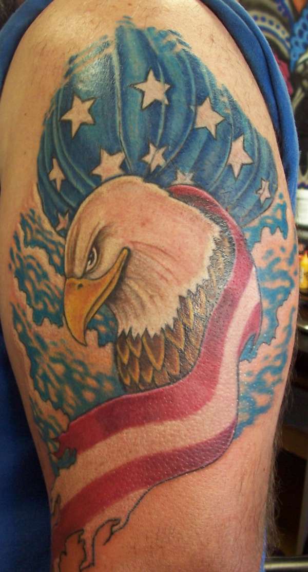 美国鹰和国旗彩色手臂纹身图案