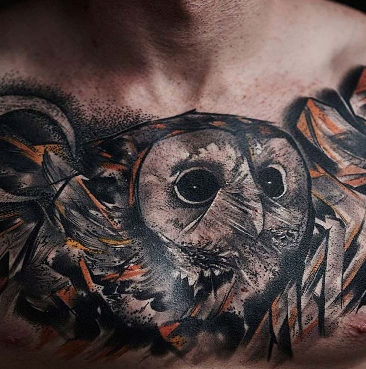 胸部石头般的彩色3D猫头鹰纹身图案