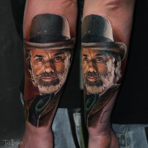 胡子男性肖和帽子彩色写实手臂纹身图案