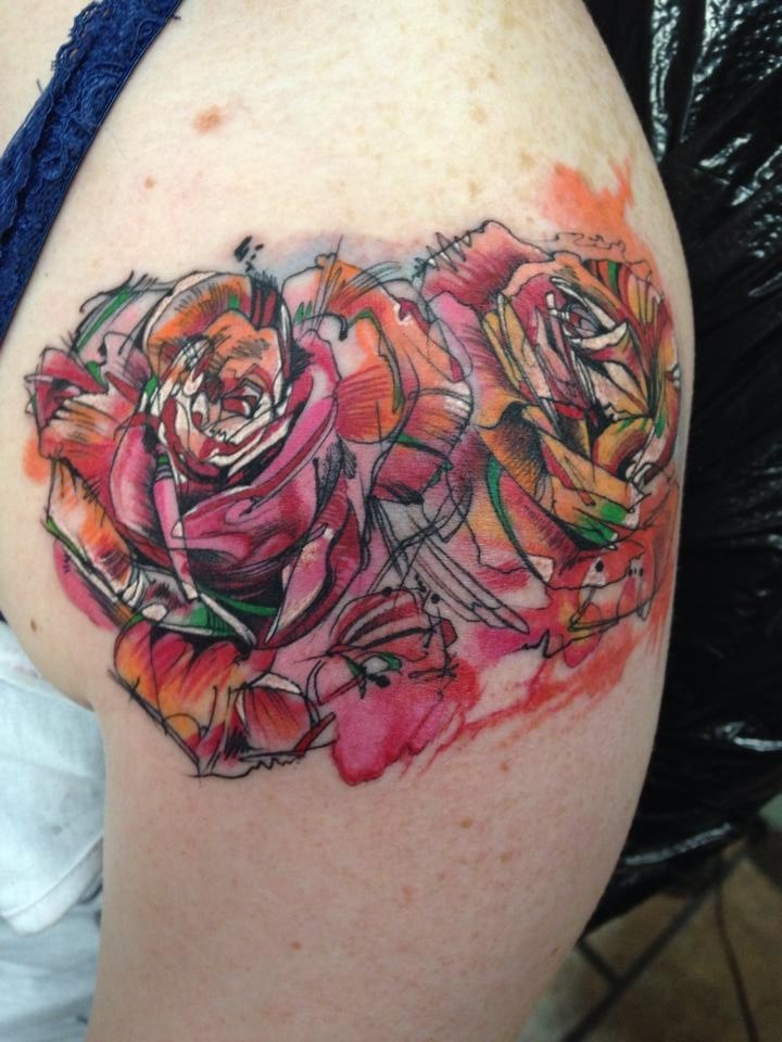 大臂抽象风格彩色的玫瑰纹身图案