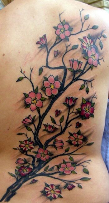 背部经典彩绘樱花树纹身图案