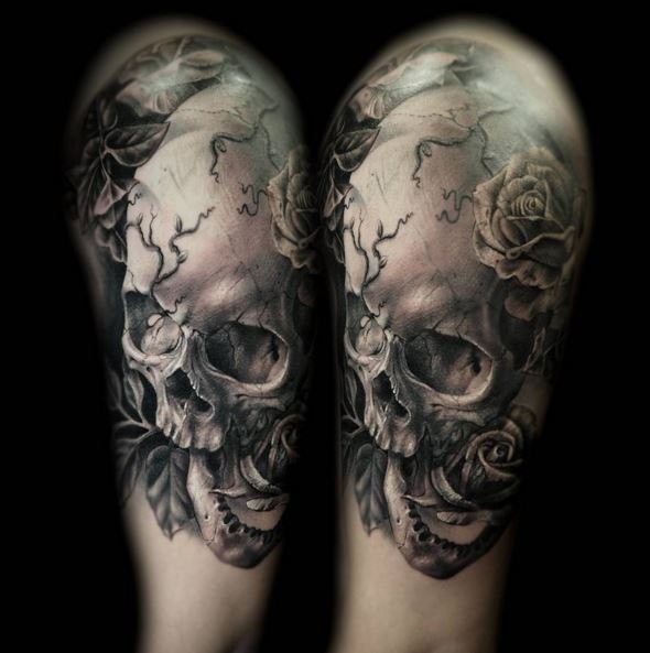 大臂3D风格的玫瑰和腐烂骷髅纹身图案