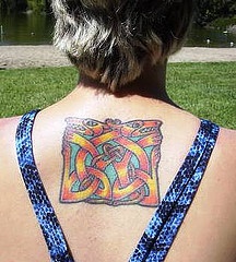 背部抽象的方形凯尔特结纹身图案