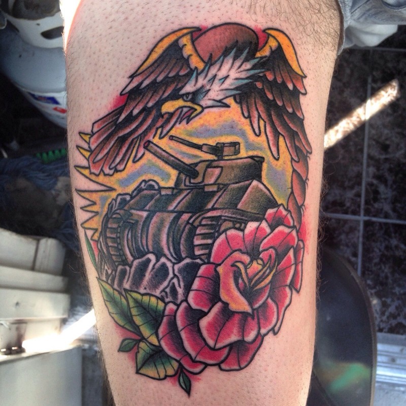 old school彩色坦克与玫瑰和鹰手臂纹身图案