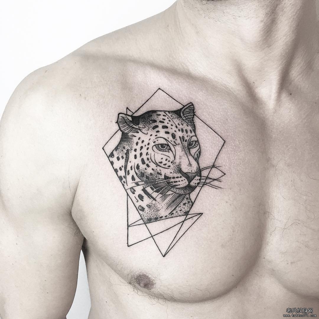 胸部欧美豹子点刺几何线条纹身图案
