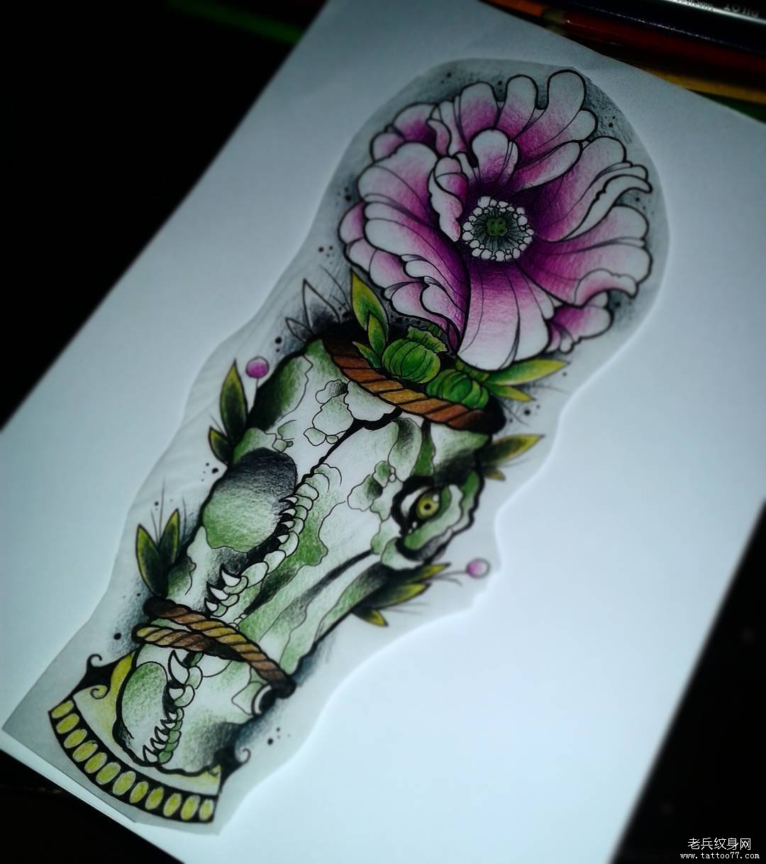 鳄鱼头像花朵彩色纹身图案手稿