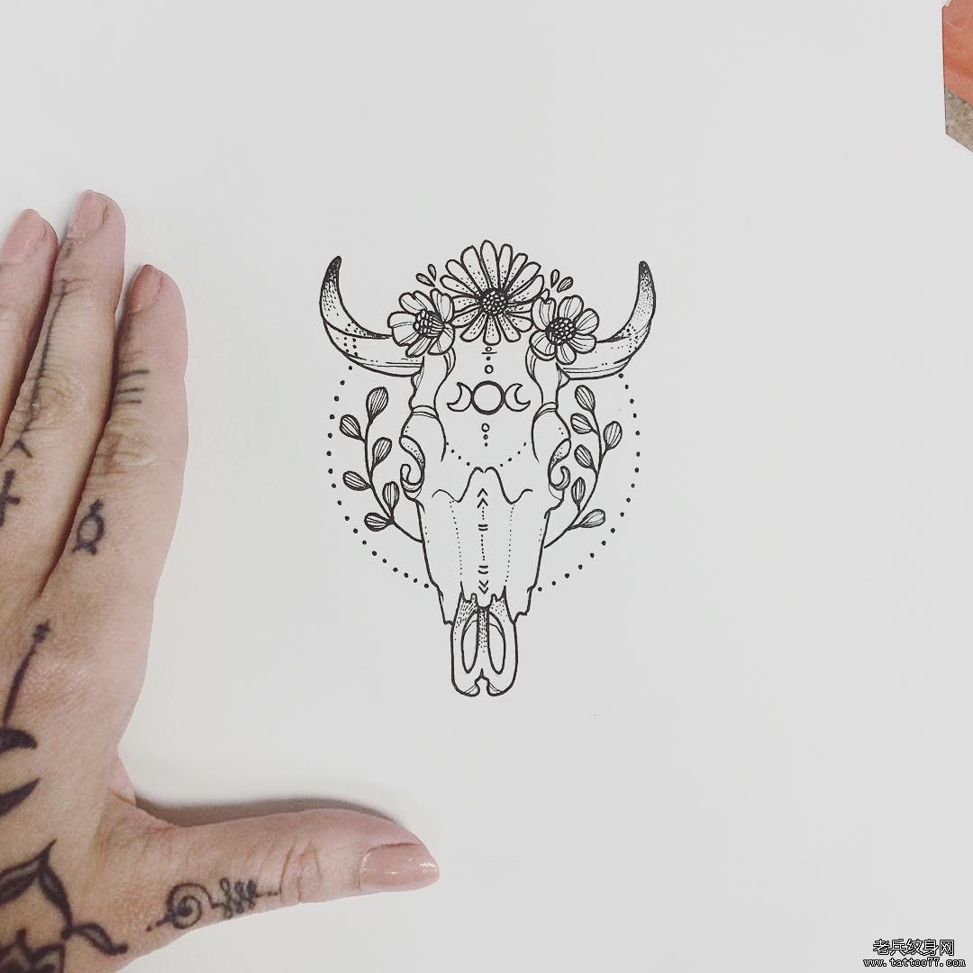 牛头骷髅花蕊纹身图案手稿