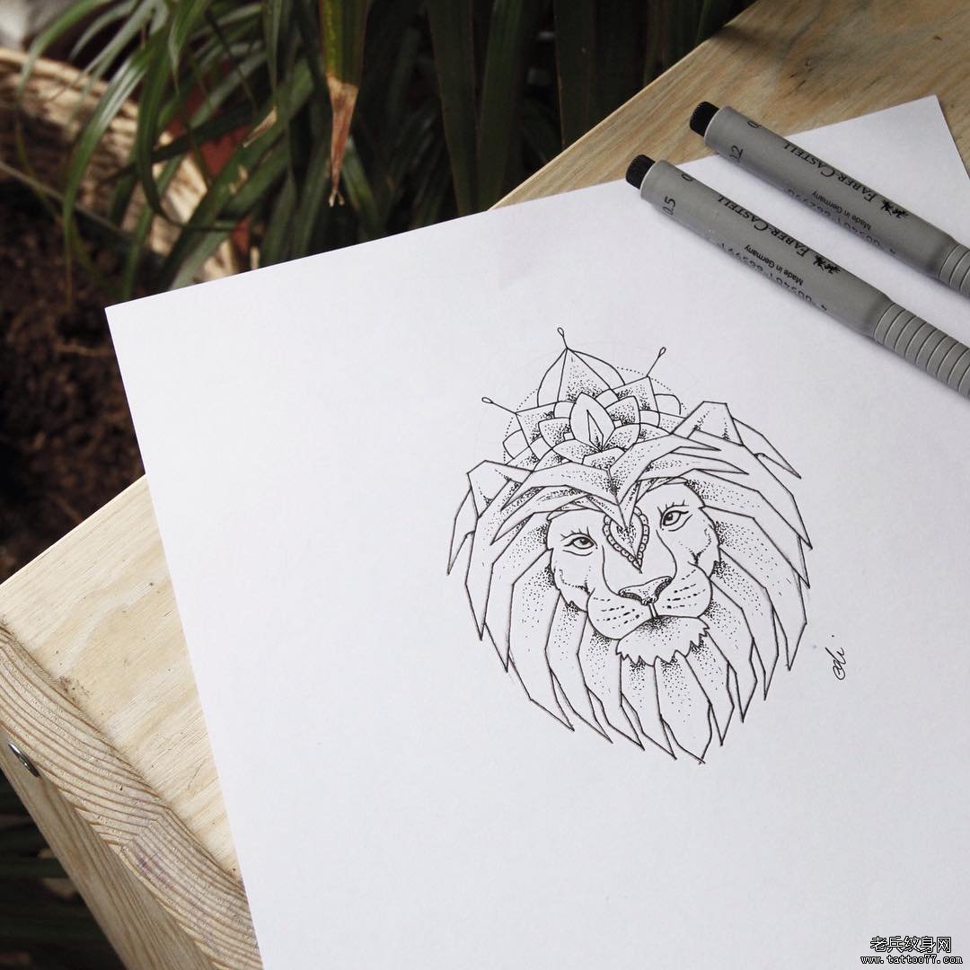 欧美狮子头像线条点刺纹身图案手稿