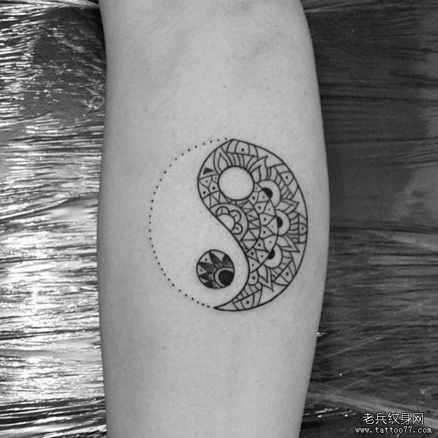 小臂线条个性的八卦梵花纹身tattoo图案