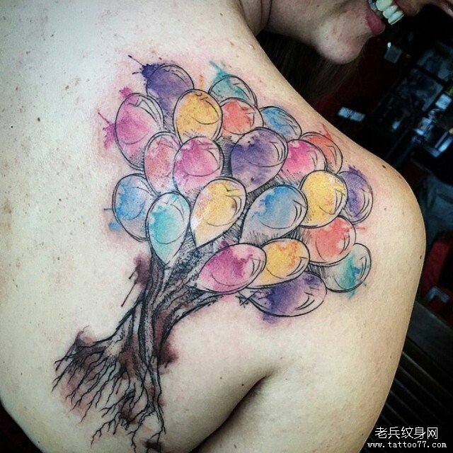 背部泼墨彩色气球树纹身图案