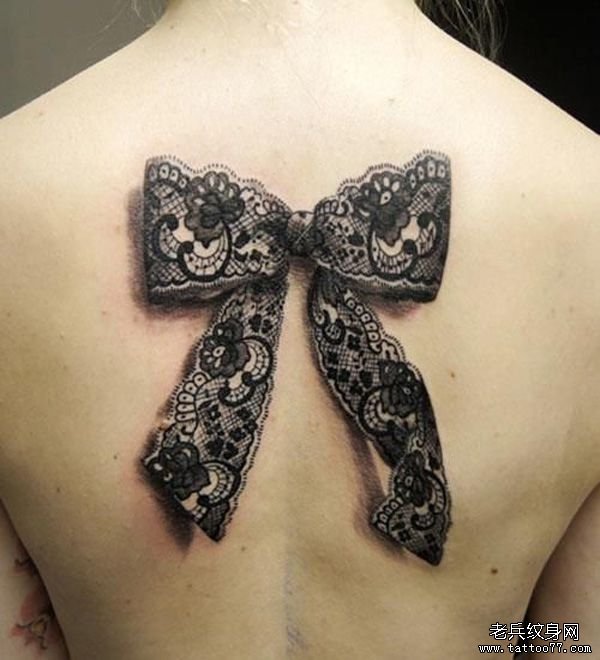 背部立体蕾丝蝴蝶结纹身图案