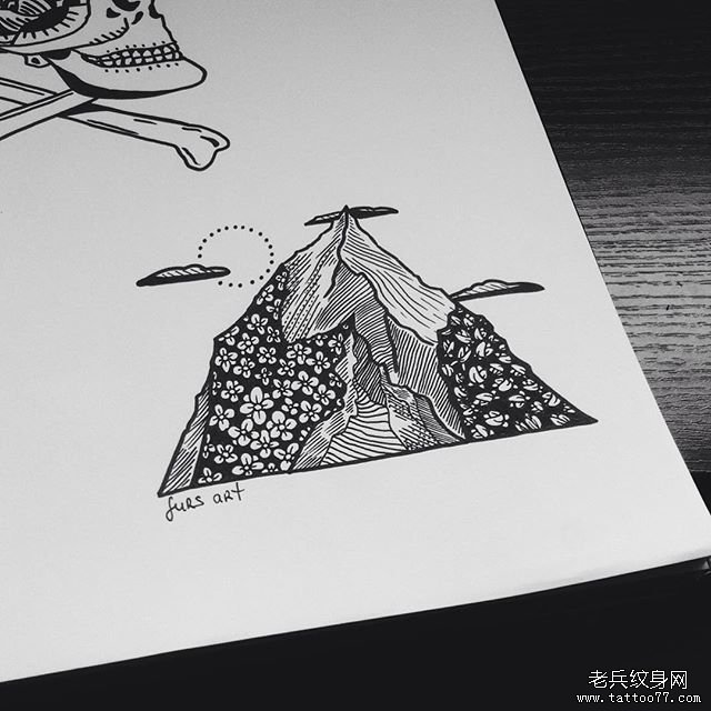 欧美山脉花朵线条纹身图案手稿