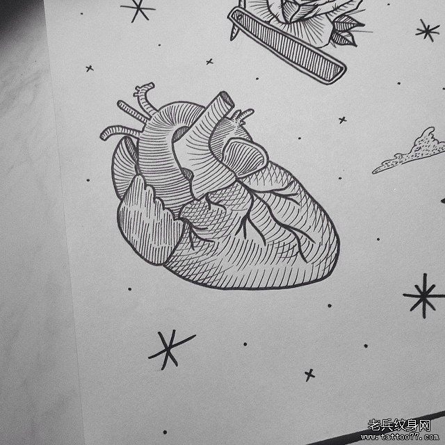 心脏简单线条纹身图案手稿
