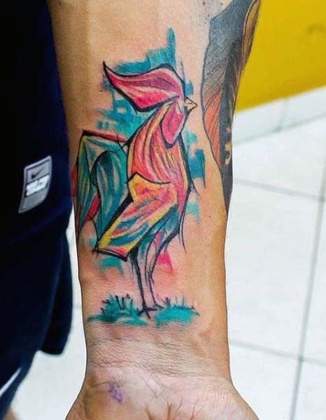手腕抽象风格彩绘七彩公鸡纹身图案