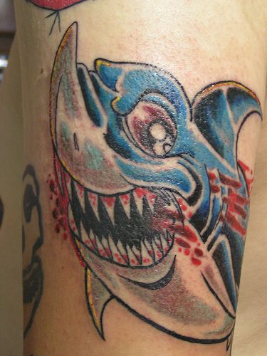 血腥的鲨鱼杀手彩色纹身图案