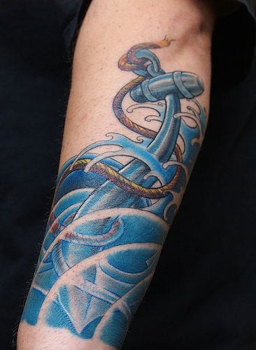 美丽的海浪和船锚手臂纹身图案