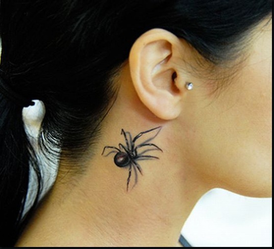 脖子上的3D蜘蛛纹身图案