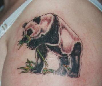 大熊猫和竹子彩色纹身图案