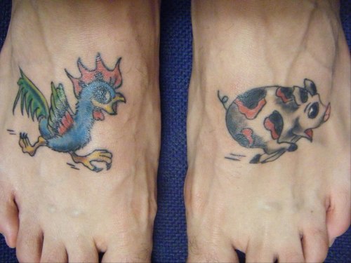 公鸡和小猪奔跑脚背纹身图案