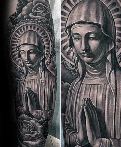 石雕风格圣母玛利亚和玫瑰手臂纹身图案