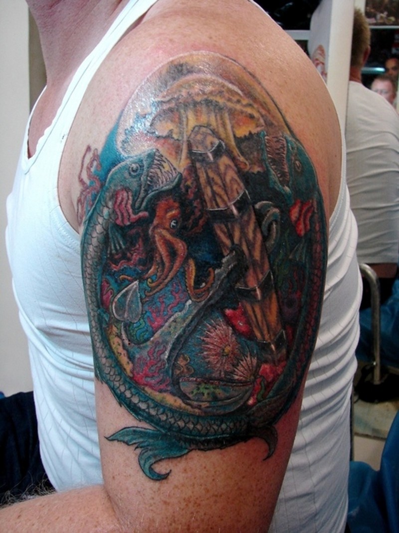 大臂各种水下鱼类和章鱼彩色纹身图案