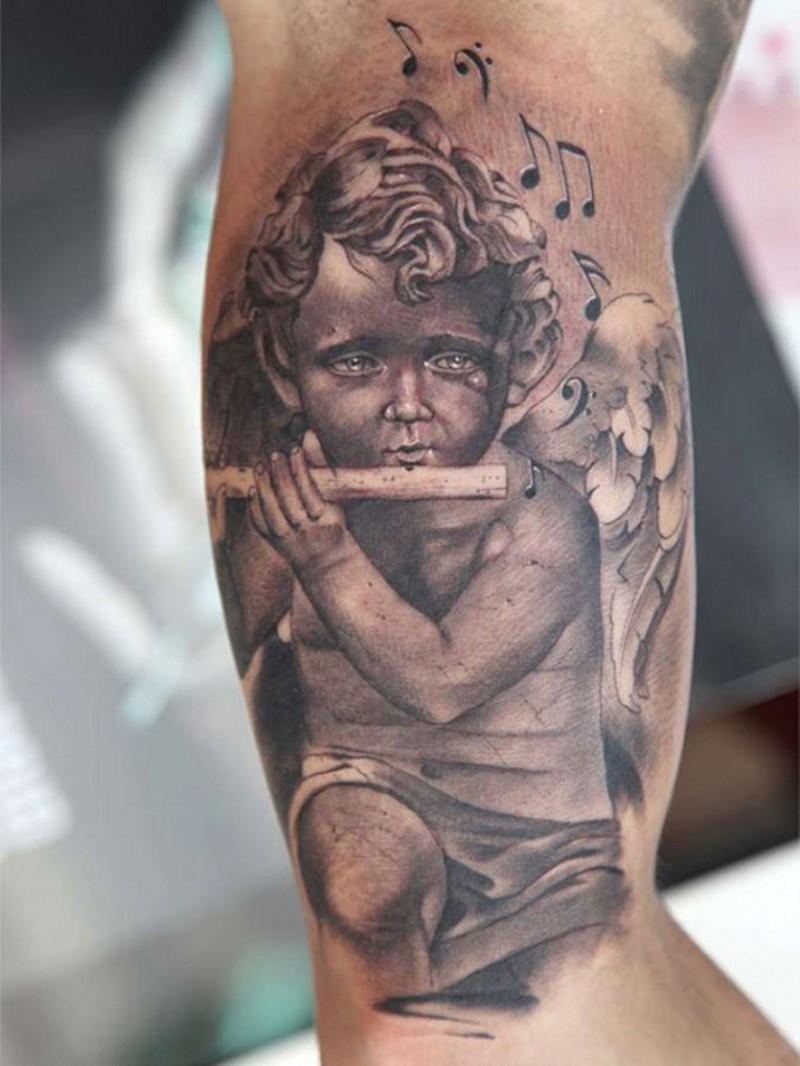 手臂小天使与乐器纹身图案