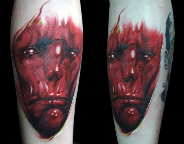 红色的恶魔肖像手臂纹身图案