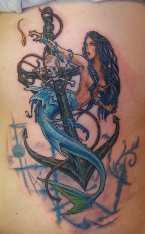 侧肋铁船锚与性感美人鱼纹身图案