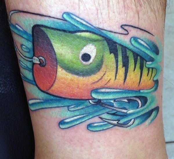 可爱的彩色大嘴鱼脚踝纹身图案
