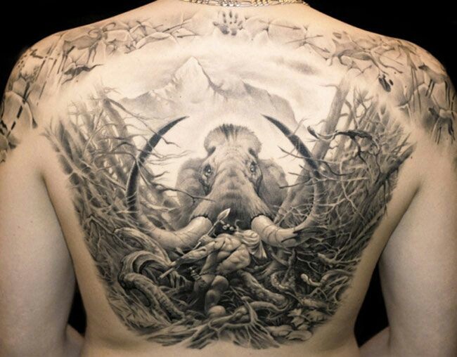 背部很棒的大猛犸象纹身图案